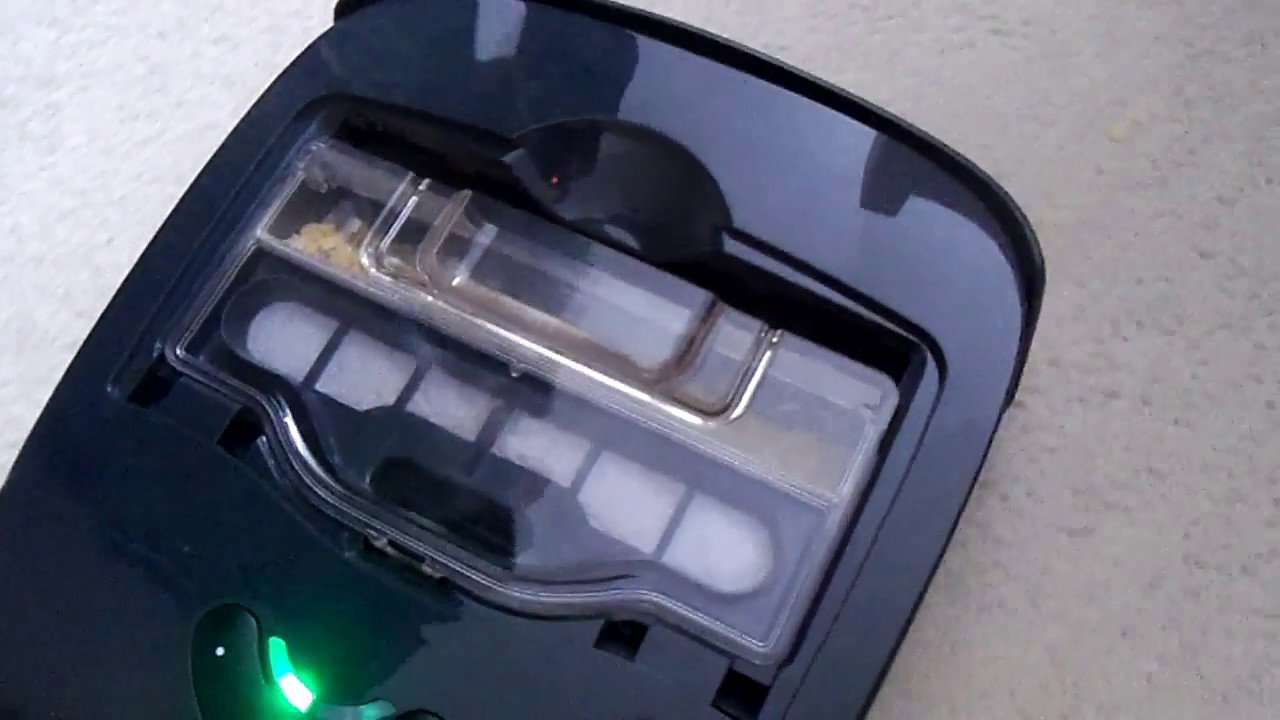 VILEDA Robot VR100 vs. Cornflakes