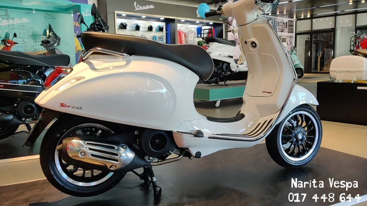 2022 Vespa Sprint 125 ABS White Color - Elegant Scooter Motorcycle
