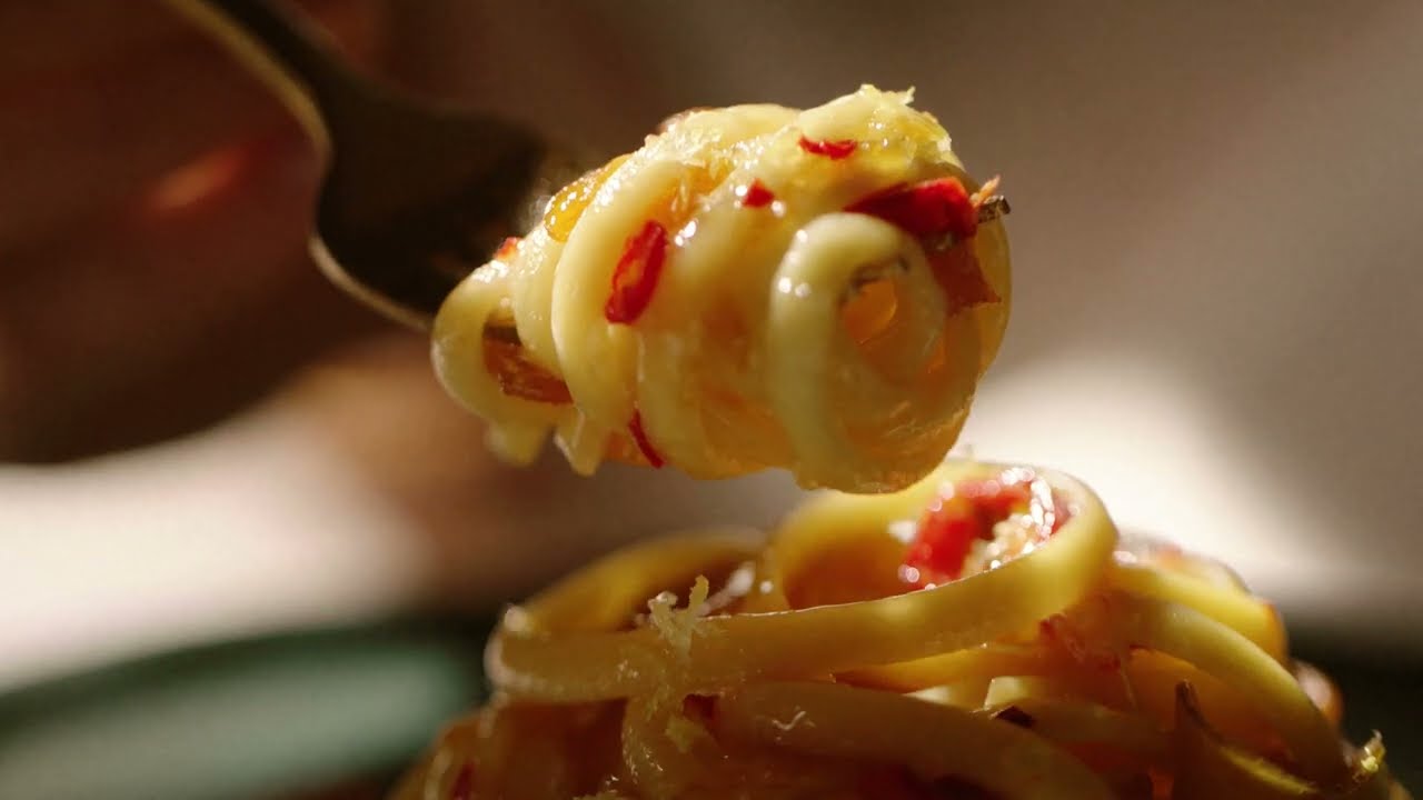 Barilla Al Bronzo Linguine With Garlic Oil, Red Pepper, Bottarga And Lemon