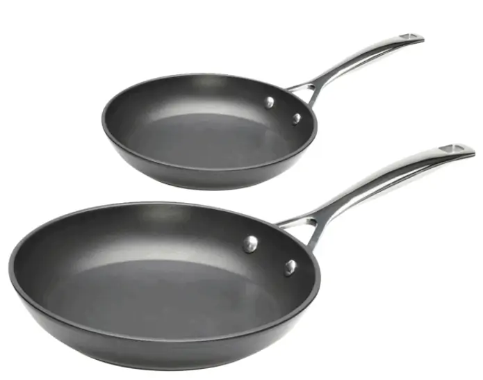 Le Creuset Alu-Pfannen Set 2-tlg. (Ø 20 cm & Ø 26 cm) für 129,00 € inkl. Versand (VG: 205,00 €)