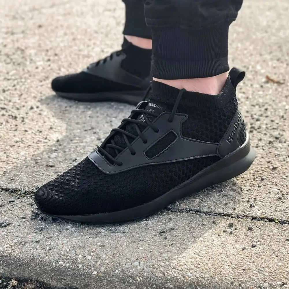 Reebok Zoku Ultk Lux „ALL BLACK“ Herren Schuhe (Größe 40,5 bis 44,5) für 43,94 € inkl. Versand