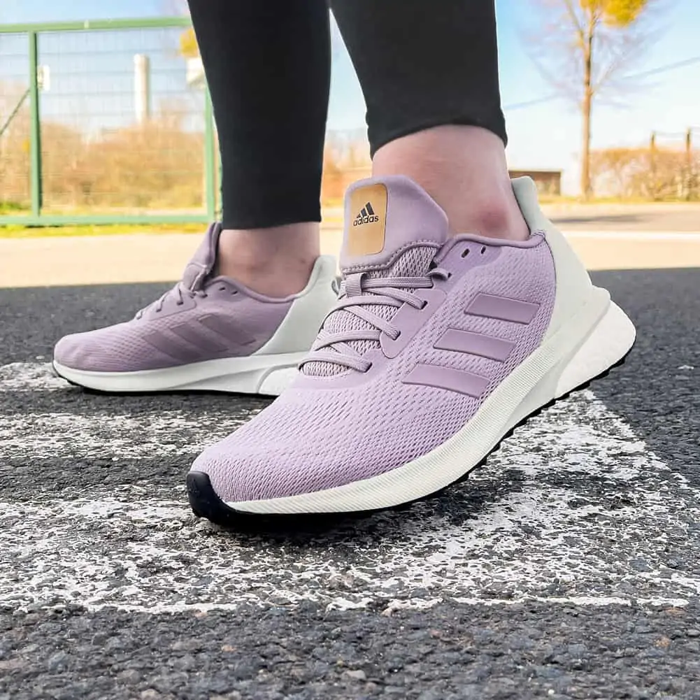 adidas Astrarun BOOST Damen Laufschuhe [Gr. 36 2/3 – 38] für 43,34€ inkl. Versand statt 57€