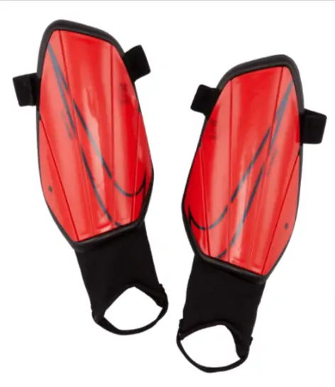 Nike Kids Schienbeinschoner Youth Charge (Gr. S bis L) für 6,29 € zzgl. 3,90 € Versand
