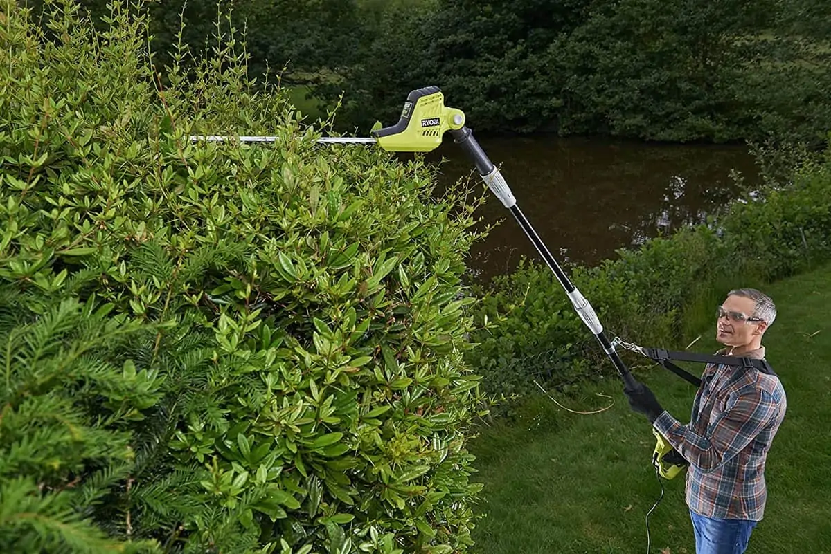 Ryobi Teleskop-Heckenschere RPT4545M (Heckenschere 450 W, Messerlänge 45cm, 4kg) für 86,96€ inkl. Versand statt 112,89€