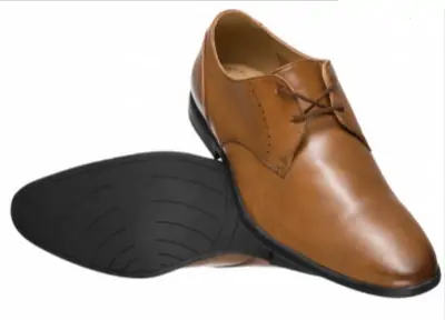 Clarks Bampton Walk Derby Herren Lederschuhe (Gr. 41 – 46) für 26,34 € inkl. Versand (statt 46,00 €)
