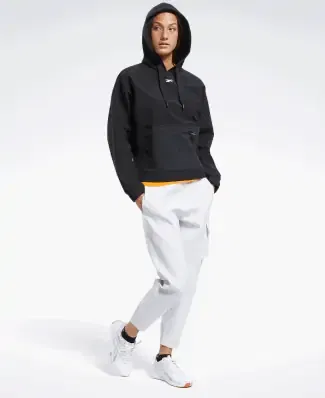 Reebok Edgeworks Jogginghose in weiß für 25,98€ inkl. Versand (statt 45€)