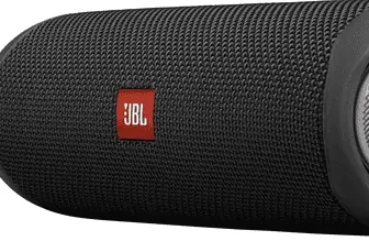 JBL Flip 5 Bluetooth Box in Schwarz – Wasserdichter portabler Lautsprecher mit umwerfendem Sound –