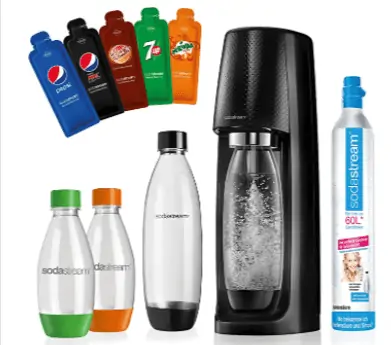 SodaStream Easy Wassersprudler + CO2- Zylinder + 2x 1 L PET-Flasche + 2x 0,5 L PET-Flasche + 5 x Sirupproben, schwarz für 49,99€ inkl. Versand