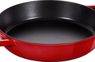 Staub Bratpfanne mit 2 Griffen 34 cm in kirschrot e1623935461751