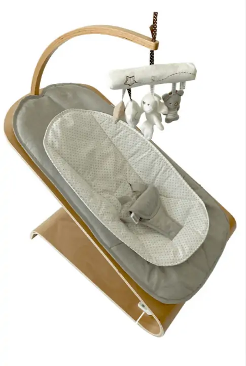 luppee Reece Babywippe aus Holz (4 Farben) für je 54,59 € inkl. Versand (statt 94,00 €)