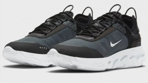 Nike React Live Herren Sneaker (Gr. 41 bis 46) für 53,99 € inkl. Versand (statt 84,90 €)