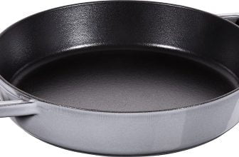 Staub Bratpfanne mit 2 Griffen 26 cm e1628148460291