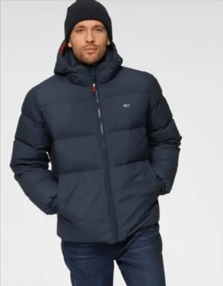Tommy Hilfiger Essential Down Hooded Jacket (Gr. S bis XXL, 6 Farben) für 114,94 € inkl. Versand (statt 179,10 €)