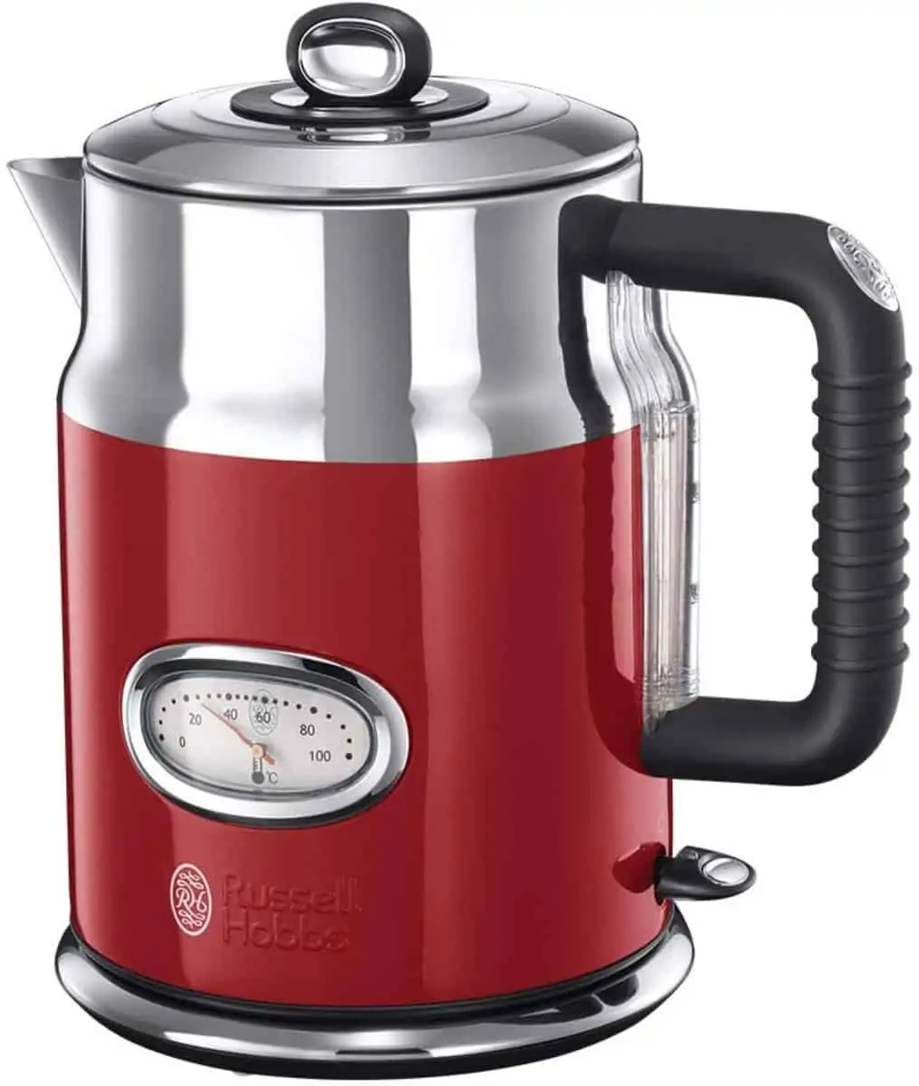 Russell Hobbs Wasserkocher in Retro rot (1,7 Liter, 2300 Watt) für 27,49 € [Prime] statt 38,99 €