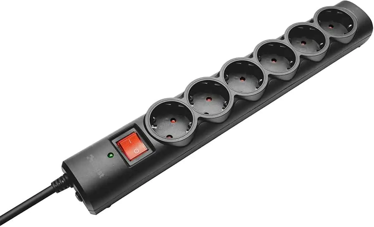 Trust 21059 Surge Guard Überspannungsschutz (mit 6 Anschlüssen) in schwarz für 10,16 € [Prime] statt 16,01 €