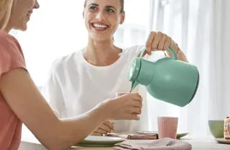 Schnäppchen, Deals und Rabattcodes des Tages - Emsa Samba Isolierkanne 1 Liter Kunststoff Quick Press Verschluss Puder Grün