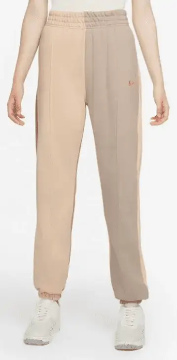 Nike Sportswear Pant Jogginghose Pearl (Gr. S bis L) für 33,99 € inkl. Versand (statt 44,97 €)