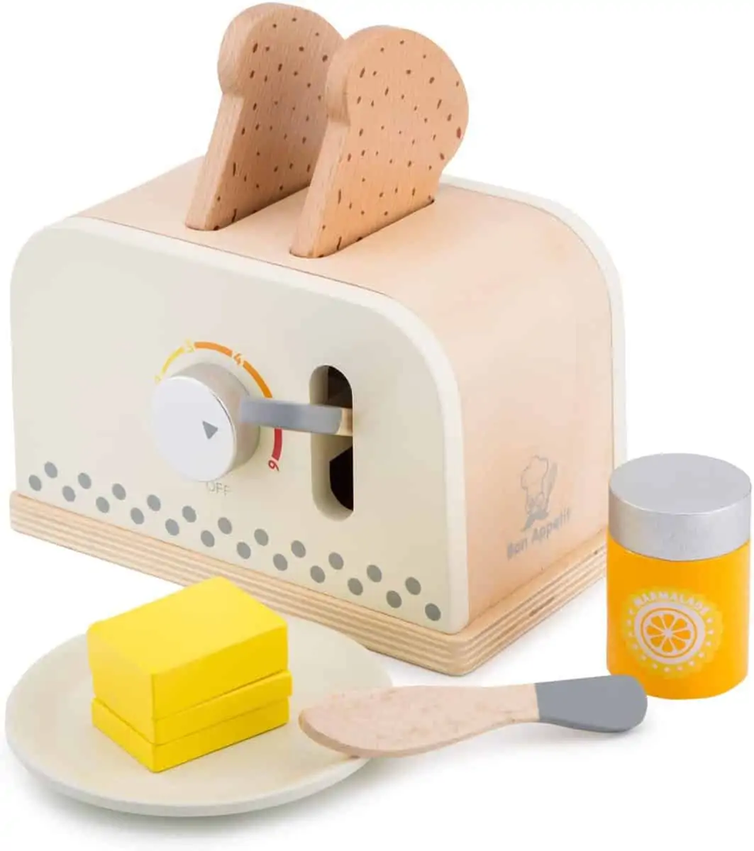 New Classic Toys Kinder Toaster mit Zubehör für 11,11 € [Prime/Kaufland mit Versand] statt 26,39 €