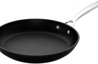 Le Creuset Aluminium Antihaft Pfanne e1639752033790