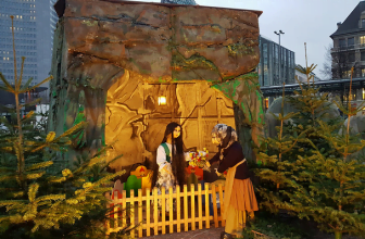 Weihnachtsbaeume aus der Innenstadt werden verschenkt Stadt Leipzig