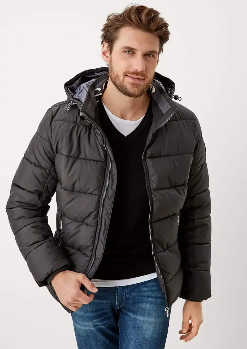 s.Oliver Outdoorjacke Steppjacke mit Kapuze (black, Gr. L & XL) für 65,00 € inkl. Versand statt 90,63 €