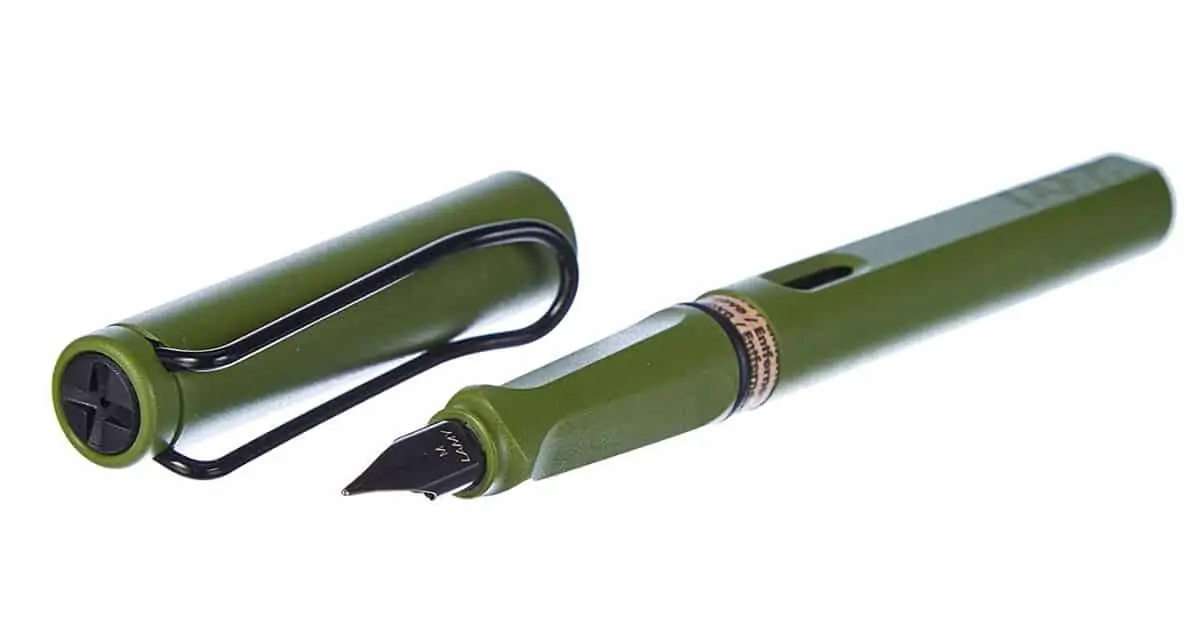 Lamy safari Füllhalter 41 (Federstärke M) – Moderner Füller in der Farbe Savannah für 10,00 € [Prime] statt 20,90 €