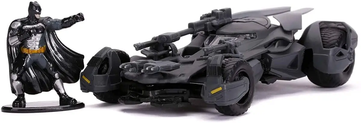 Jada DC Justice League Batmobile 1:32 Modellauto inkl. Batman-Figur für 6,00 € [Prime] statt 16,08 €