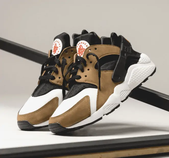 NIKE Air Huarache LE (Gr. 40 -45) für 77,00 € inkl. Versand statt 110,00 €