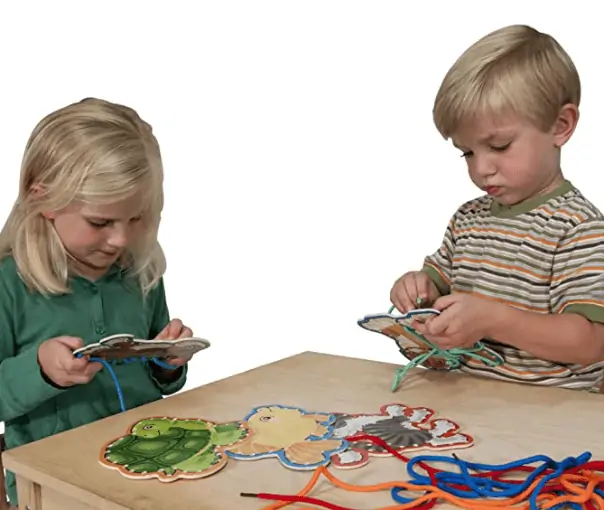 Melissa & Doug Holzschablonen und Schnüre – Haustiere für 5,26 € inkl. Prime-Versand