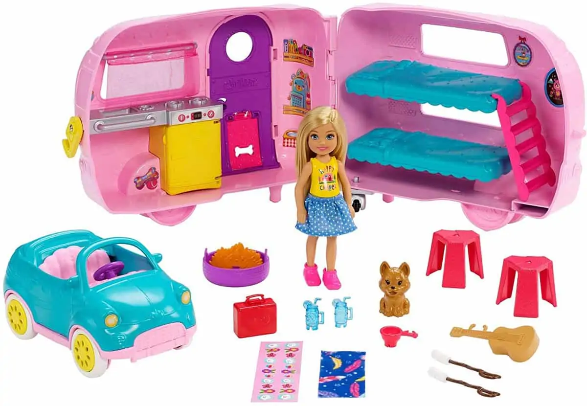 Barbie FXG90 – Camper und Puppe Spielset mit Chelsea-Puppe für 23,39 € [Prime] statt 30,92 €