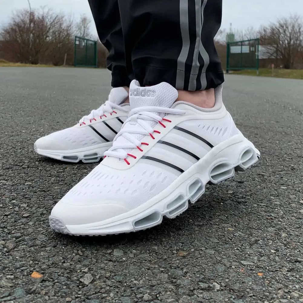 adidas Tencube Herren Sneaker (Gr. 40 bis 49) für 50,48 € inkl. Versand statt 89,95 €