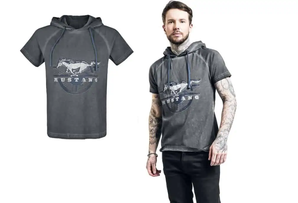 Ford Mustang T-Shirt mit Kapuze (Gr. S bis XL) für 14,94 € inkl. Versand statt 34,99 €