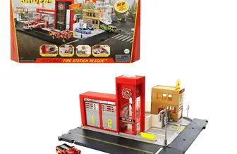 Matchbox HBD76 Feuerwache Spielset mit 1 Feuerwehrauto im Massstab 1 64 Licht und Soundeffekten