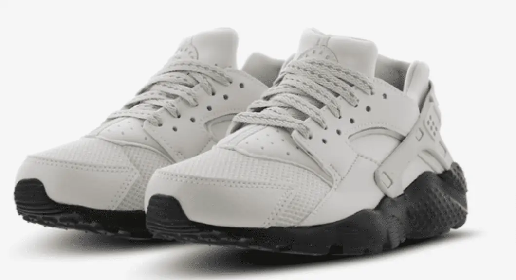 Nike Huarache GS in „Light Bone“ (Gr. 36 – 40) für 49,99 € inkl. Versand