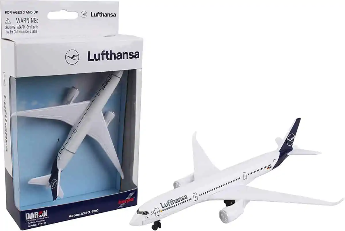 herpa – Airbus A350 Lufthansa Modellflugzeug (Sammlerstück aus Metall im Maßstab 1:500) für 12,95 € [Prime] statt 27,00 €
