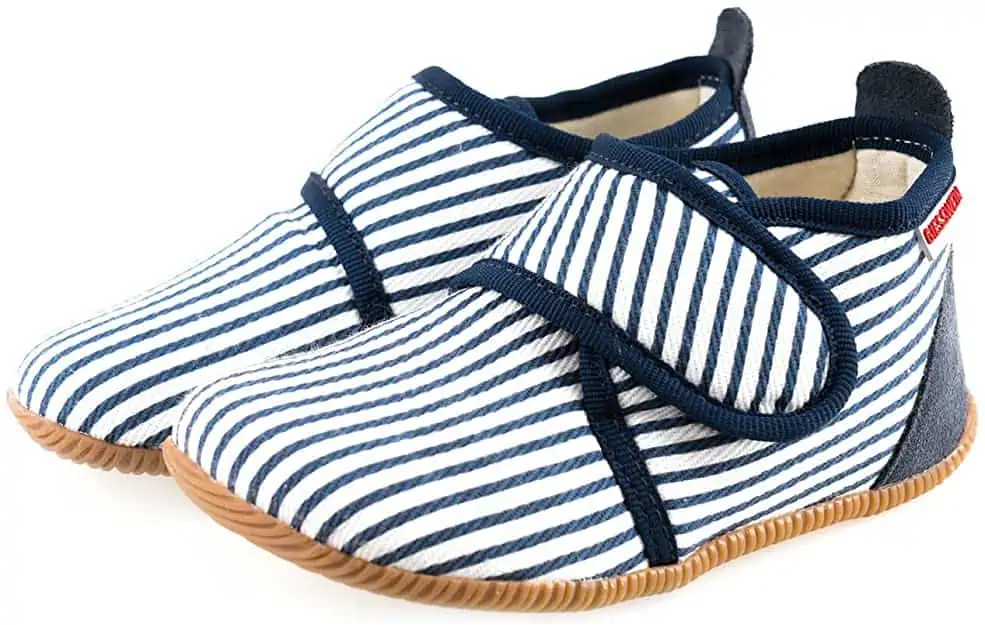 Giesswein Salach (Gr. 20 bis 30) Kinder Hausschuhe in weiß/blau für 23,90 € [Prime] statt 30,94 €