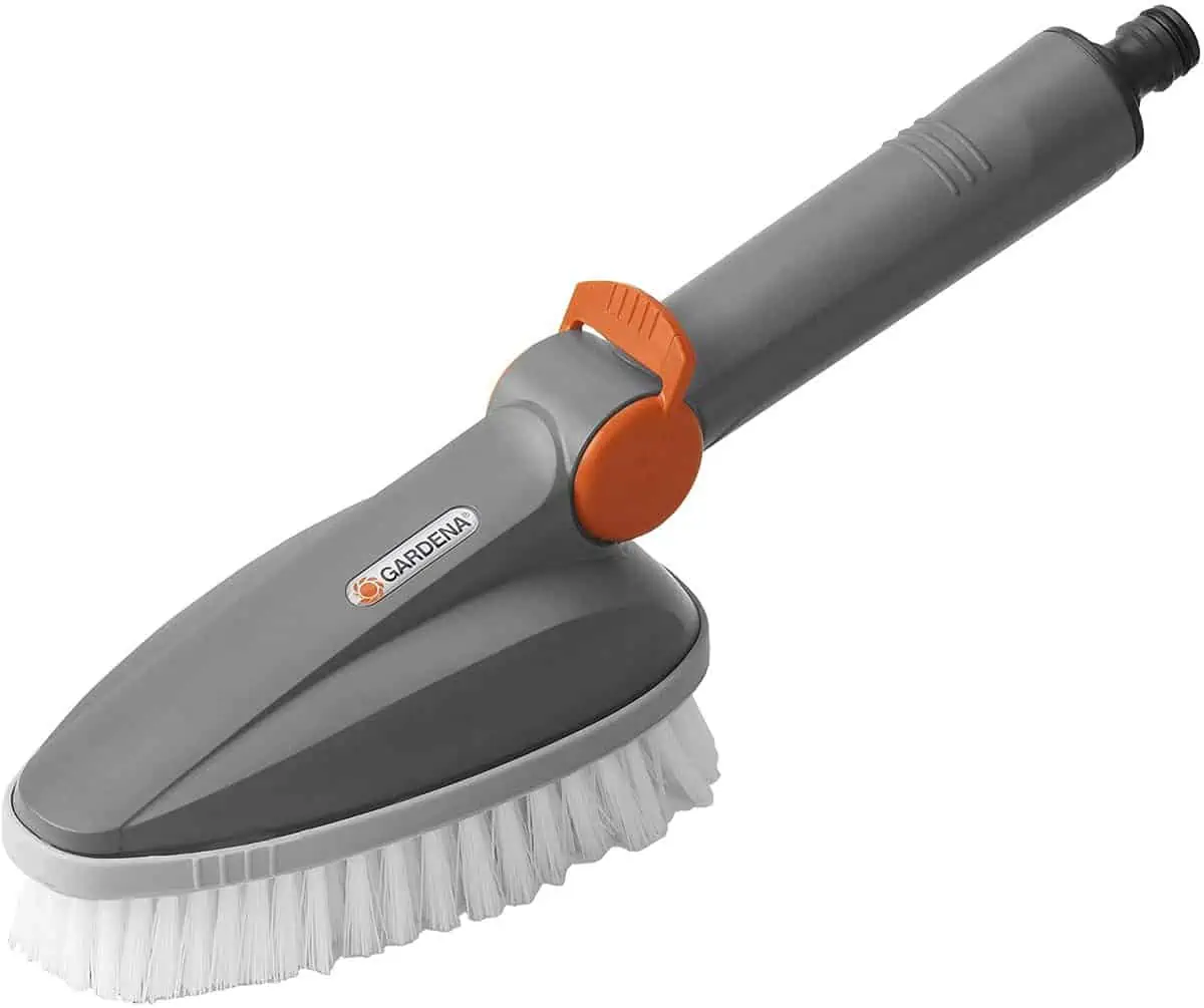 Gardena Handschrubber: Wasserführende Reinigungsbürste für das Cleansystem (5572-20) für 13,79 € inkl. Prime-Versand (statt 18,90 €)
