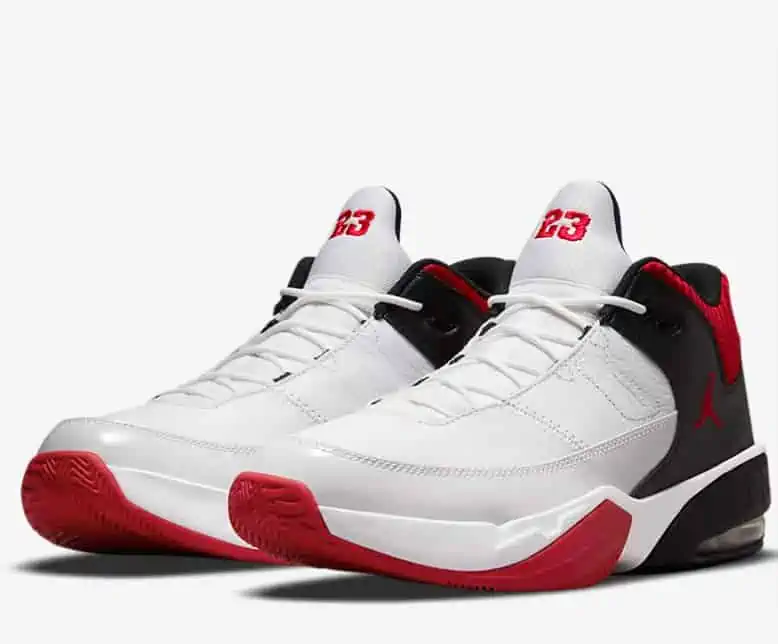 Nike Herren Jordan Max Aura 3 Basketballschuhe (Gr. 40,5 bis 45,5) für 59,82 € inkl. Versand (statt 98,85 €)