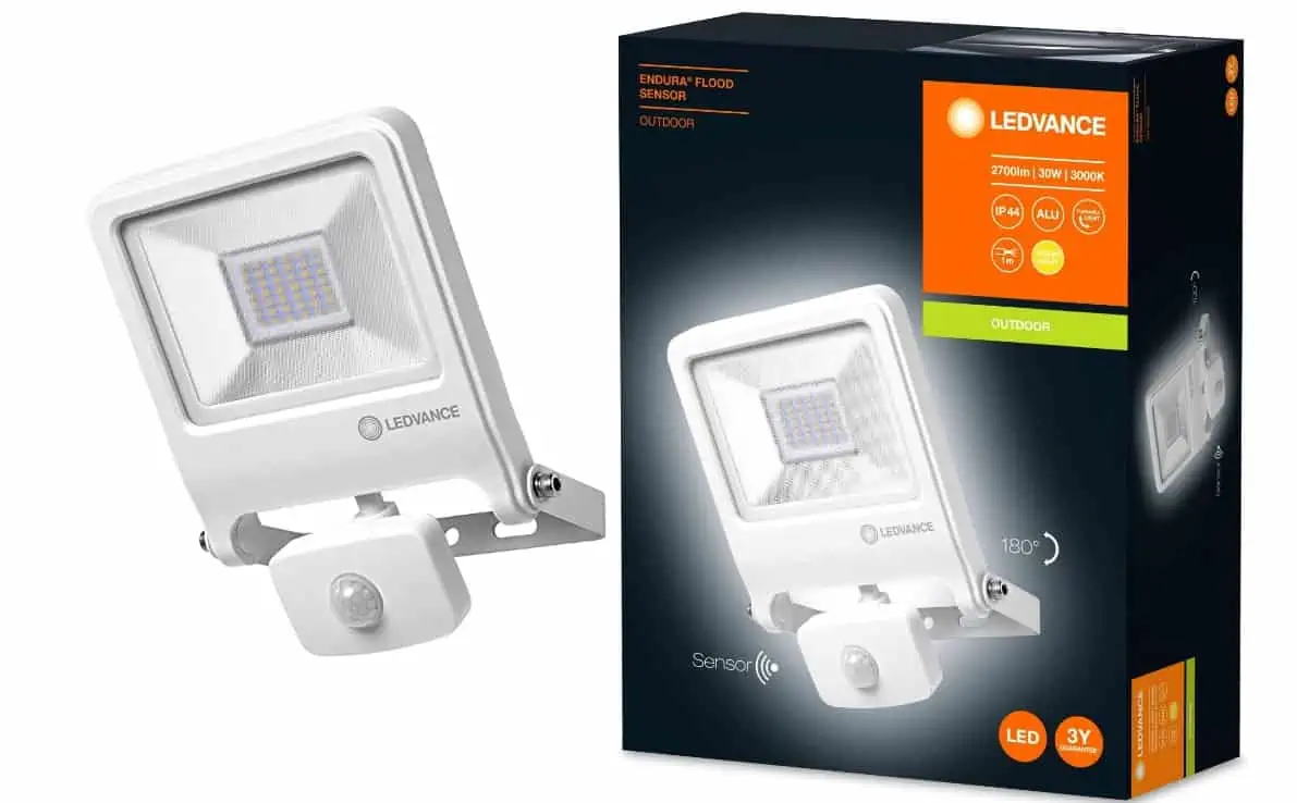 LEDVANCE LED Strahler für Außen mit integrierter Bewegungsmelder für 21,60 € [Prime] statt 27,43 €