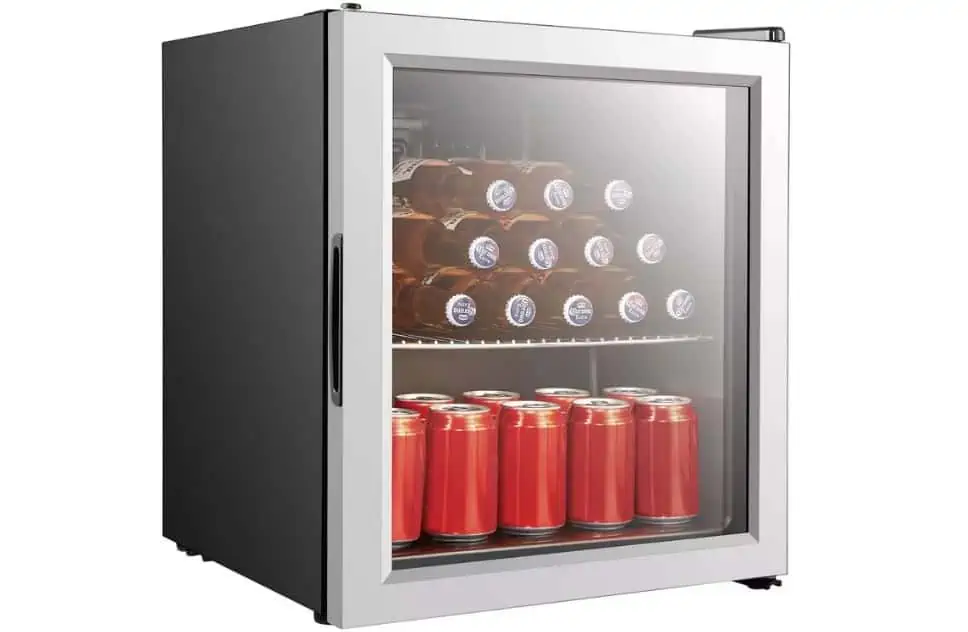 BG-49 Minikühlschrank mit Glastür und Beleuchtung für 119,90 € inkl. Versand (Newsletter) statt 199,00 €
