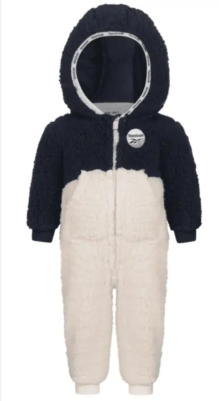 Reebok Sherpa Baby Anzug Einteiler (Gr. 0 bis 9 Monate, 3 Designs) für 12,99 € inkl. Versand