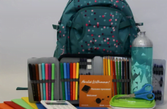 Schulstart Pakete fuer gefluechtete Kinder und Jugendliche CARE