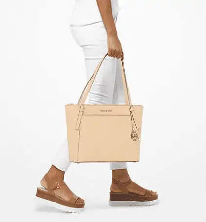 Michael Kors Shopper Voyager Large aus Saffianleder für 88,00 € inkl. Versand (statt 250,00 €)