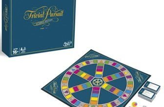 Trivial Pursuit Wissensspiel fuer Erwachsene Familienspiel Amazon de Spielzeug