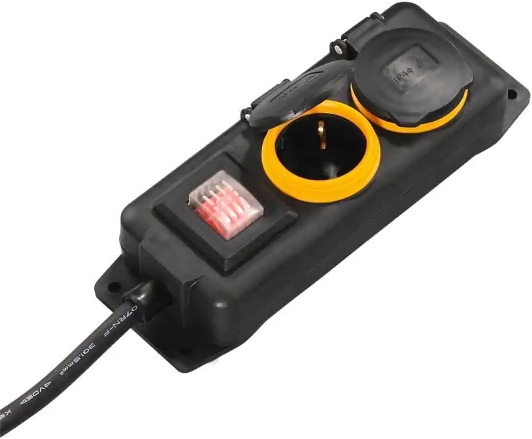 Hama Outdoor Steckdosenleiste mit Schalter (2-fach, 2m Länge, spritzwassergeschützt nach IP44) für 7,97 € [Prime] statt 14,68 €