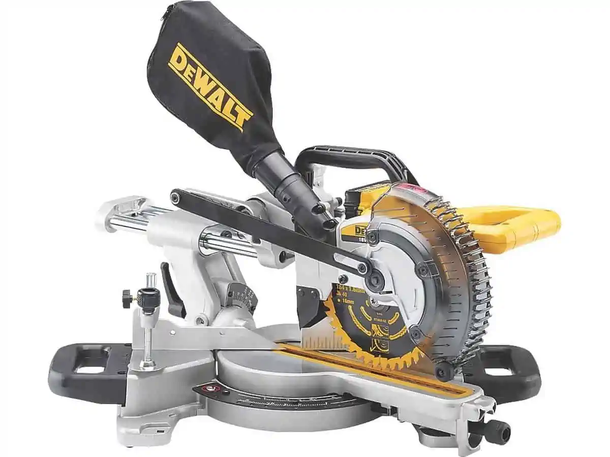 DeWALT 18V-Kapp- und Gehrungssäge DCS365M2 (2 x 4Ah-Akku, Ladegerät, 3750 U/min) für 408,90 € inkl. Versand statt 601,45 €