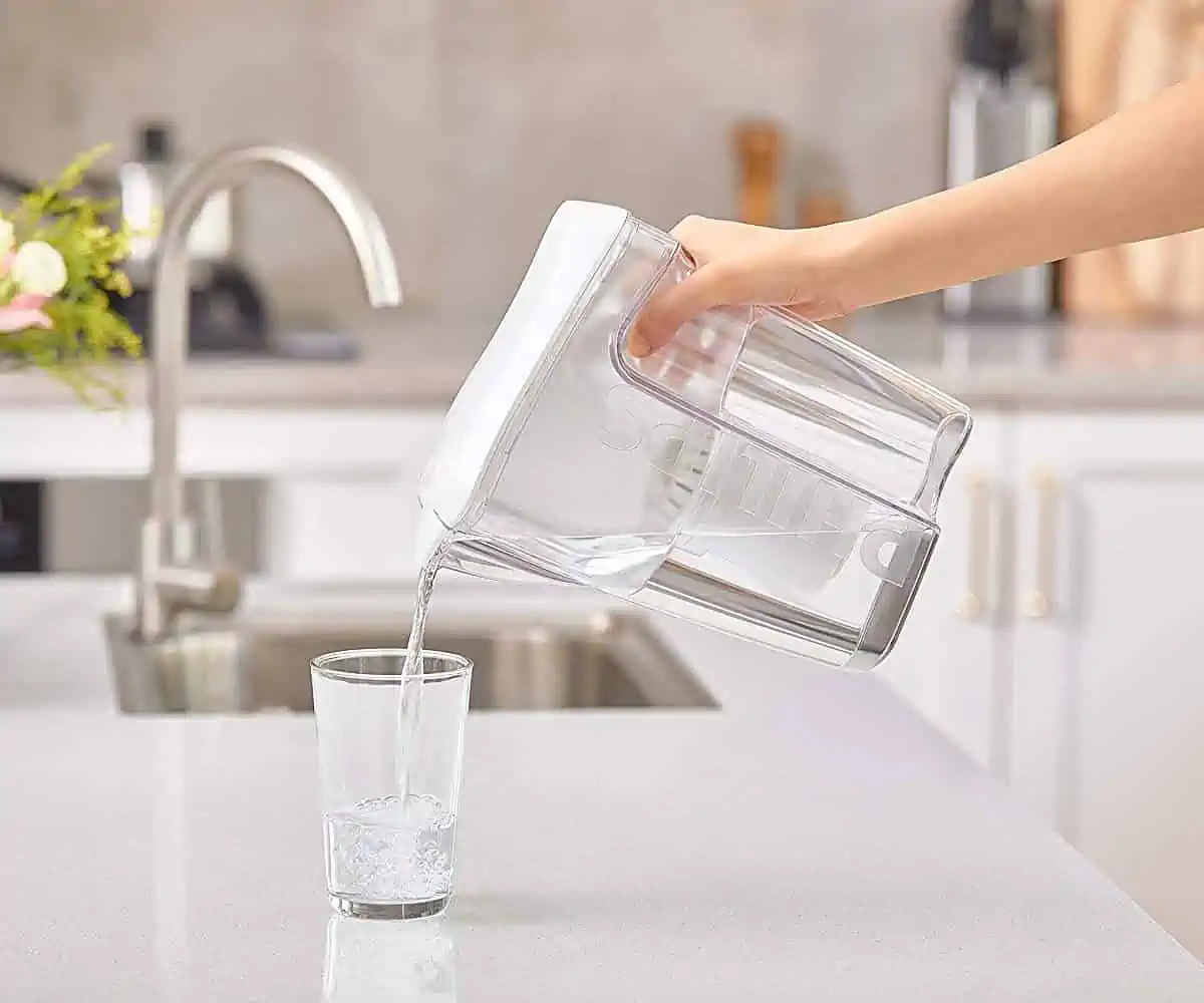 Philips Aqua Solutions Wasserfilter-Karaffe (Wasser-Filter mit Aktivkohle) für 6,33 € [Prime] statt 10,90 €