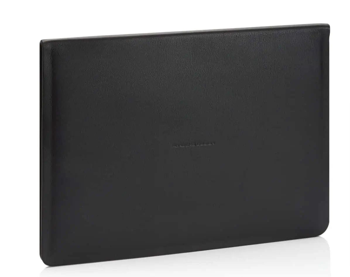 PORSCHE DESIGN SEAMLESS IPAD 6 M SLEEVE für 44,94 € inkl. Versand (statt 155,00 €)