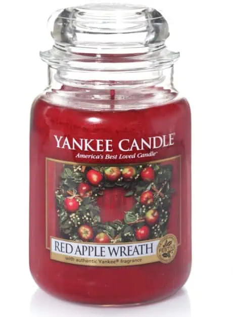 Yankee Candle Duftkerze im Glas (groß) – Red Apple Wreath für 16,30 € inkl. Prime-Versand (statt 26,53 €)