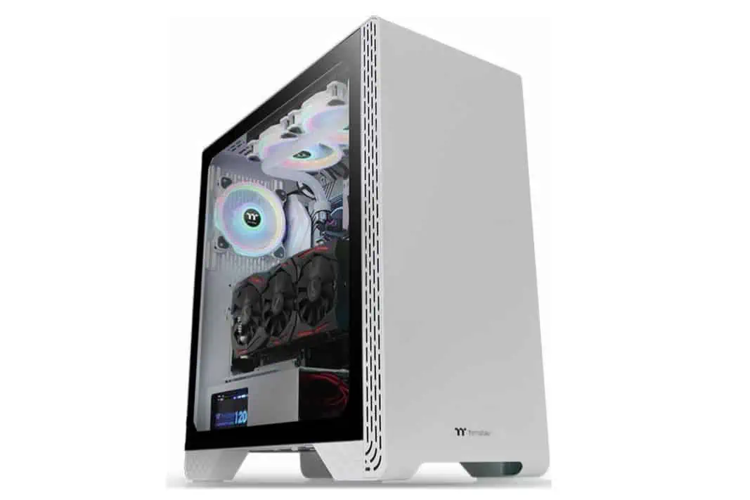 Thermaltake S300 TG Snow Edition PC-Gehäuse (57.6l, bis ATX, inkl. 120mm-Lüfter hinten, Glas-Seitenfenster, Riser-GPU-Halterung) für 71,89 € inkl. Versand (statt 90,75 €)